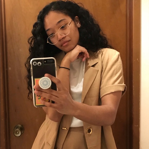 Meet your Posher, Taylor - Picture 2 of 3